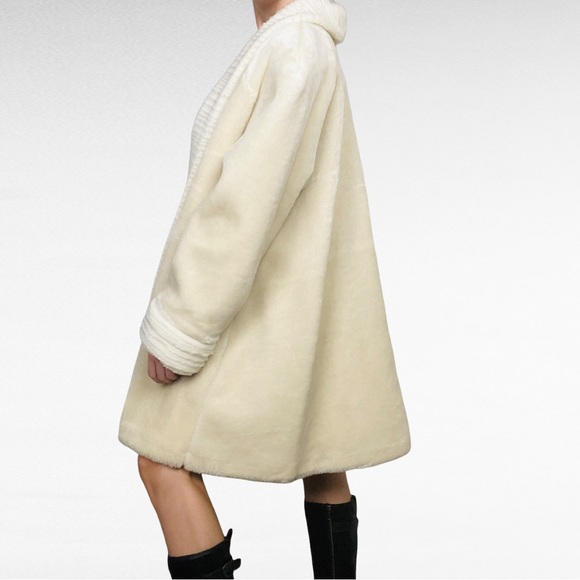 VINTAGE | Monterey Fashion USA Cream Glam Vogue Faux Fur Medium Weight Coat - Picture 3 of 10